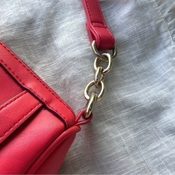 Red shoulder bag. Excellent condition. - Picture 7 of 8
